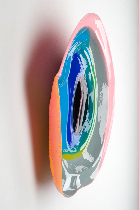 Peter Zimmermann – telestar, 2017, 91 x 81 x 15 cm, epoxy resin 