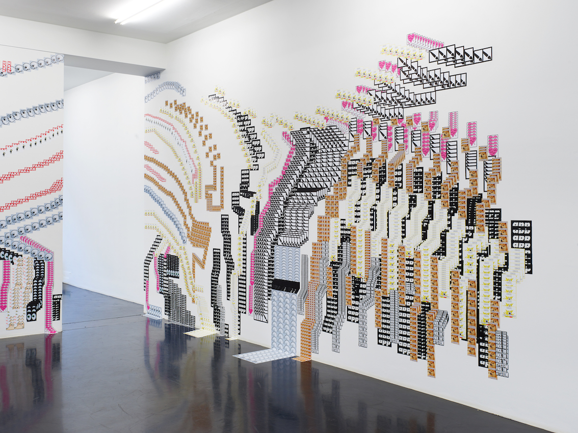 Peter Zimmermann – Stickerwand, Galerie Nagel Draxler, Köln 2022 